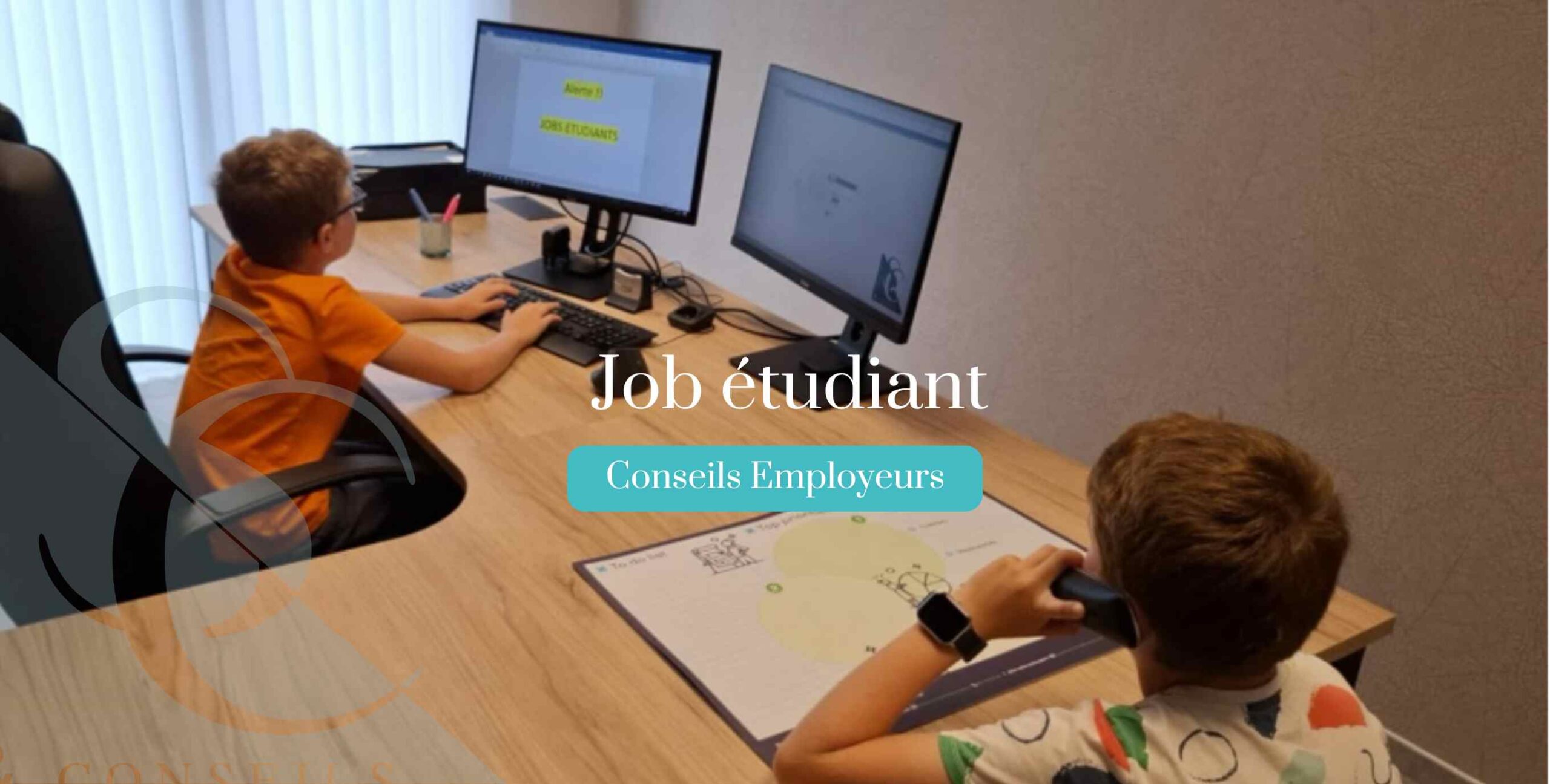 job-etudiant-belgique job etudiant: deux enfants travaillent devant l'ordinateur. (photo humoristique)
